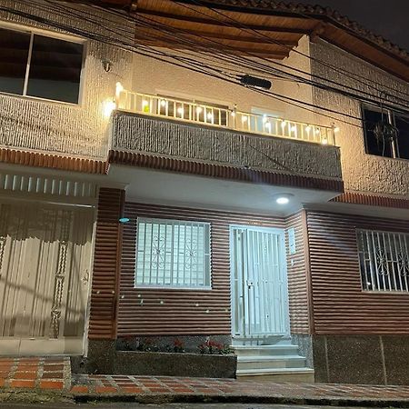 Gaston Coliving Hostel Medellin Luaran gambar